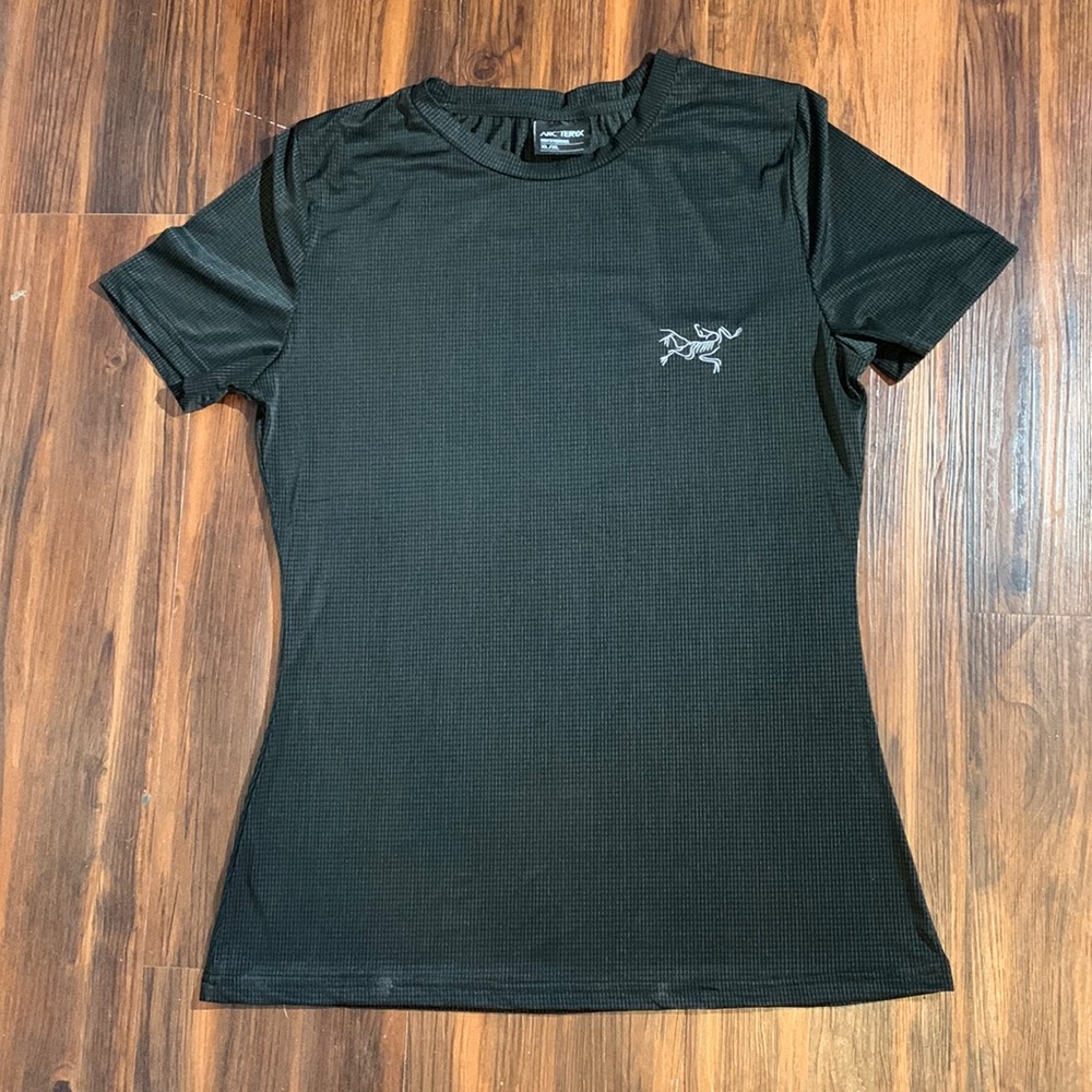 Great condition Arc'teryx men's tee